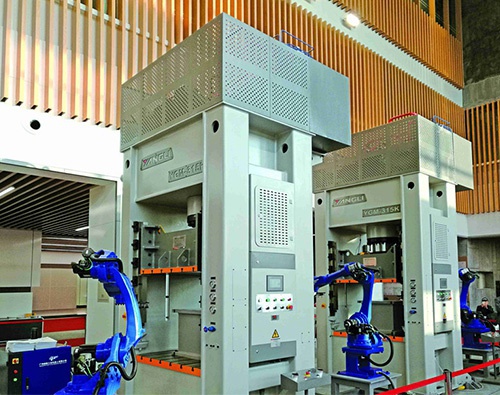 YGMK系列數(shù)控門式萬 能液壓機(jī)